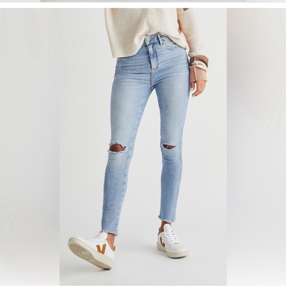 ❤️NWT Free People High Rise Raw Jegging -Distressed knees